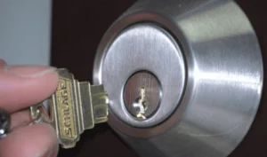 Clé cassée dans serrure